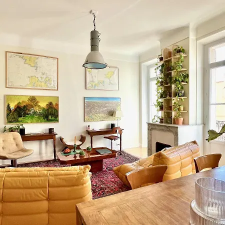 Bright & Spacious In Great Location