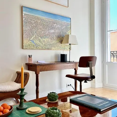 Lejlighed Bright & Spacious In Great Location