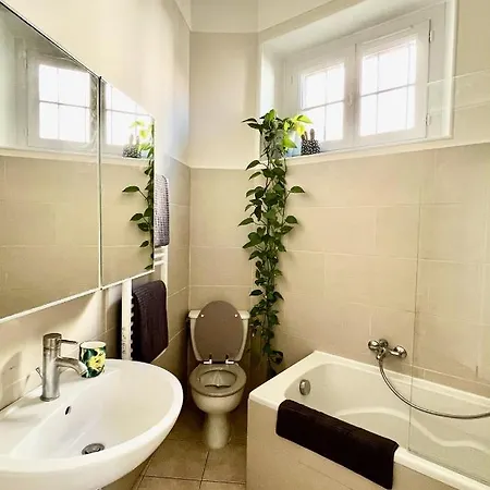 Bright & Spacious In Great Location Cannes