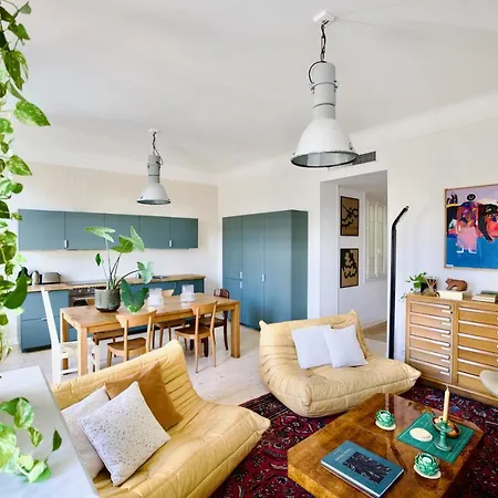 Bright & Spacious In Great Location