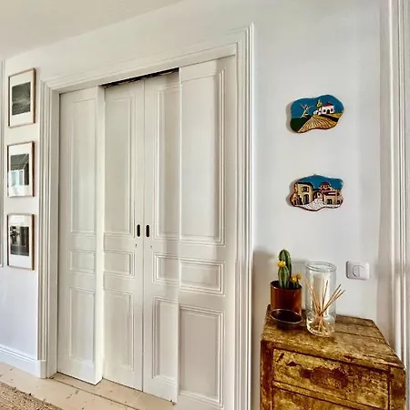 Lejlighed Bright & Spacious In Great Location *