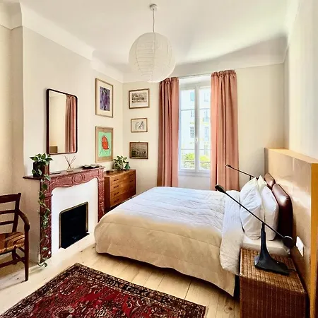 Lejlighed Bright & Spacious In Great Location *
